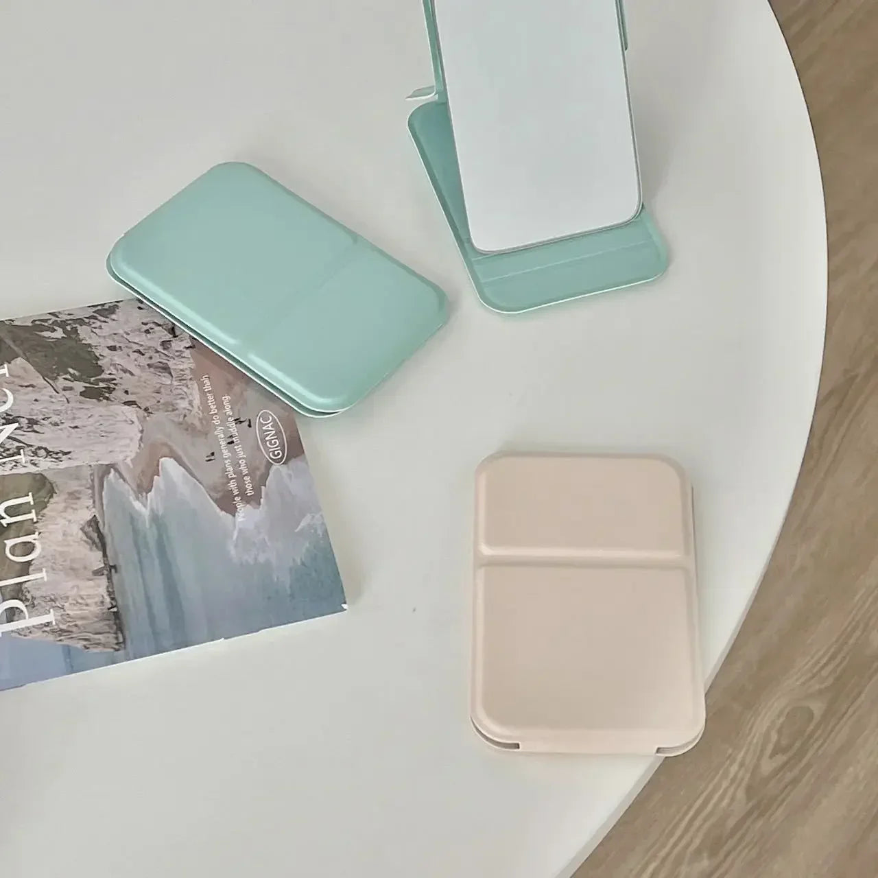 Opvouwbare PU lederen make-up spiegel Elegante compacte handheld spiegel voor reizen en dagelijks gebruik